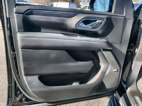 Used 2023 GMC Yukon XL SLT w/ SLT Premium Package image 23