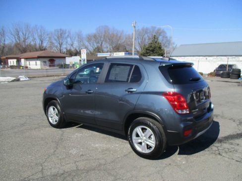 Used 2022 Chevrolet Trax LT w/ LT Convenience Package image 4