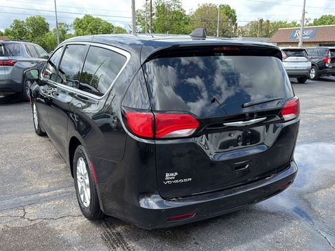 Used 2023 Chrysler Voyager LX FWD image 5