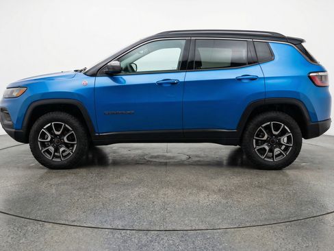 Used 2025 Jeep Compass Trailhawk AWD/4WD image 5