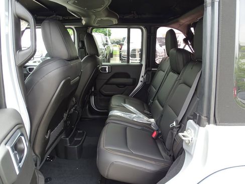 Used 2024 Jeep Wrangler Sahara w/ Safety Group image 17