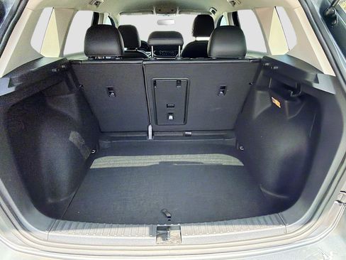 Used 2022 Volkswagen Taos SE FWD image 11