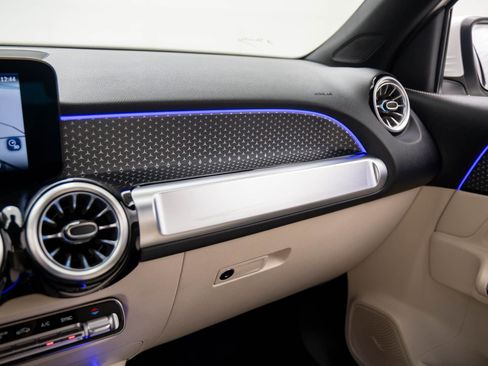 New 2025 Mercedes-Benz GLB 250 4MATIC image 23