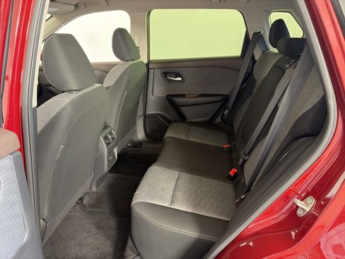 Used 2023 Nissan Rogue SV AWD/4WD image 7