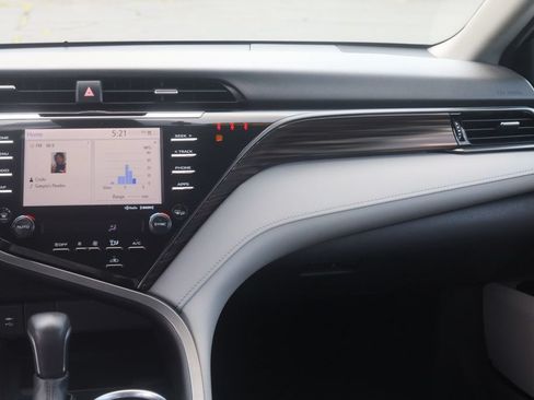 Used 2019 Toyota Camry XLE FWD image 16