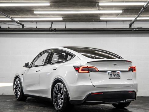 Used 2023 Tesla Model Y Long Range image 3