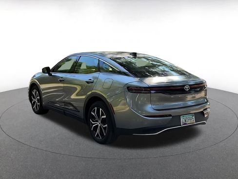 Used 2025 Toyota Crown XLE image 4