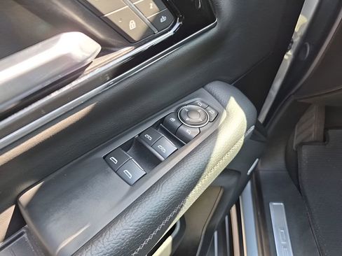 Used 2025 GMC Yukon XL Denali image 28