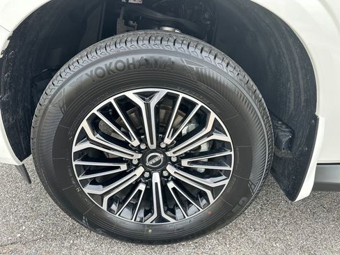 Used 2025 Nissan Armada Platinum w/ Convenience Package image 9