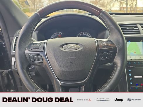 Used 2019 Ford Explorer Platinum image 15