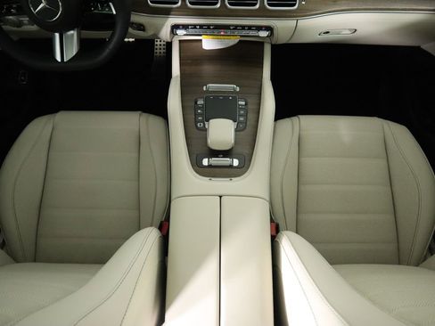New 2026 Mercedes-Benz GLS 580 4MATIC image 18