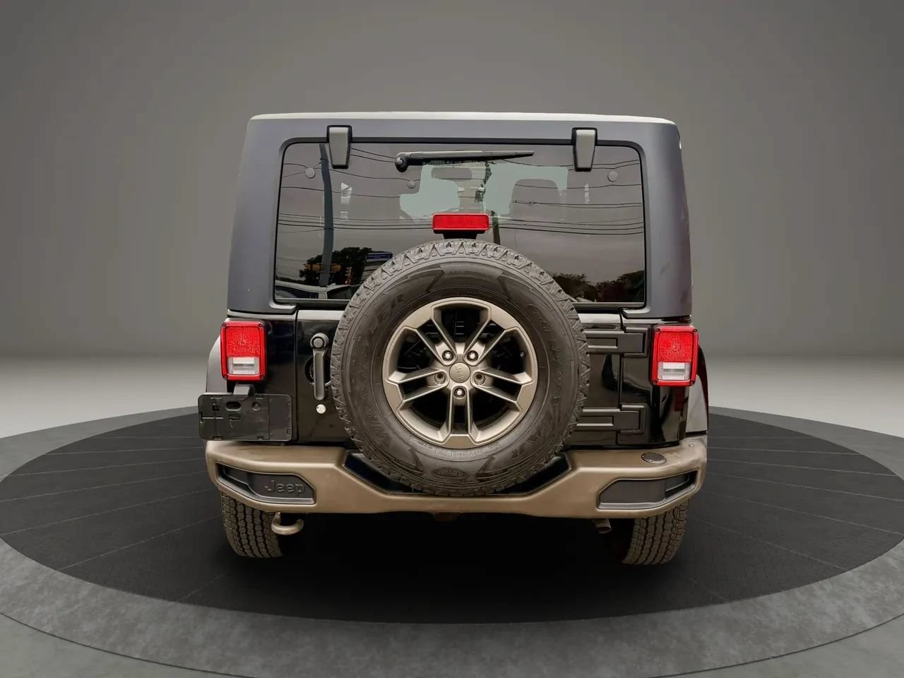 Used 2016 Jeep Wrangler Sahara AWD/4WD image 4