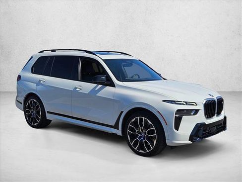 Used 2023 BMW X7 M60i image 3