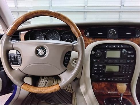 Used 2004 Jaguar XJ8 RWD image 10