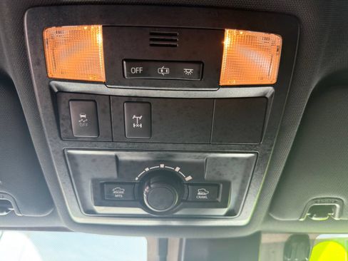 Used 2018 Toyota Tacoma TRD Off-Road AWD/4WD image 23