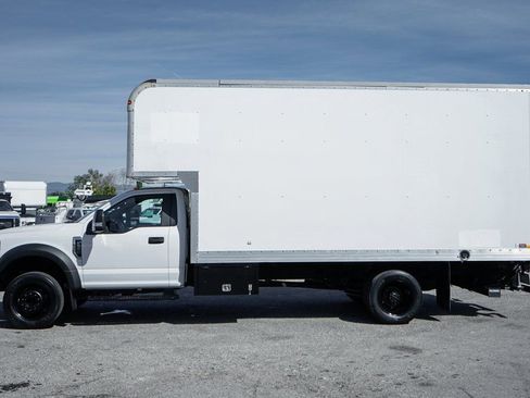 Used 2017 Ford F550 2WD Regular Cab Super Duty image 5
