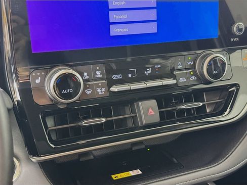 Certified 2025 Toyota Highlander XLE AWD/4WD image 18