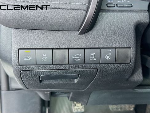 Used 2023 Toyota Camry SE FWD image 13