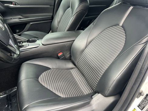 Used 2020 Toyota Camry SE image 17