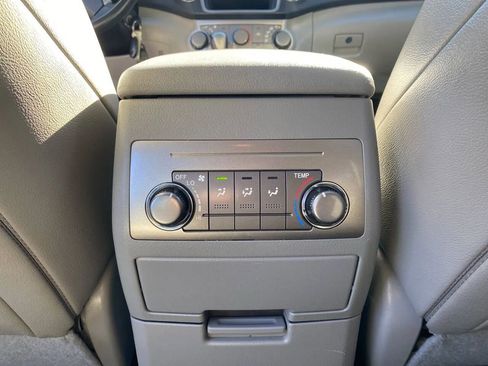 Used 2013 Toyota Highlander Plus image 24