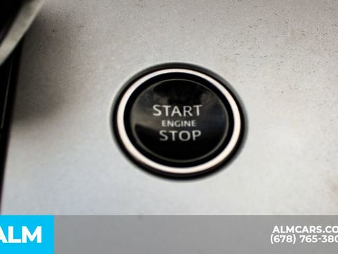 Used 2024 Land Rover Range Rover Long Wheelbase Autobiography image 31