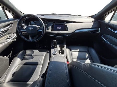 Used 2023 Cadillac XT4 Premium Luxury FWD image 12