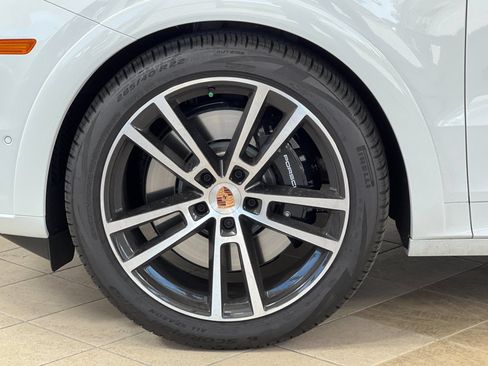 Certified 2026 Porsche Cayenne GTS AWD/4WD image 27