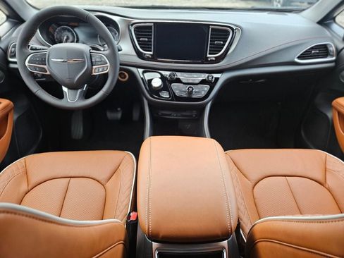 New 2026 Chrysler Pacifica Pinnacle image 10