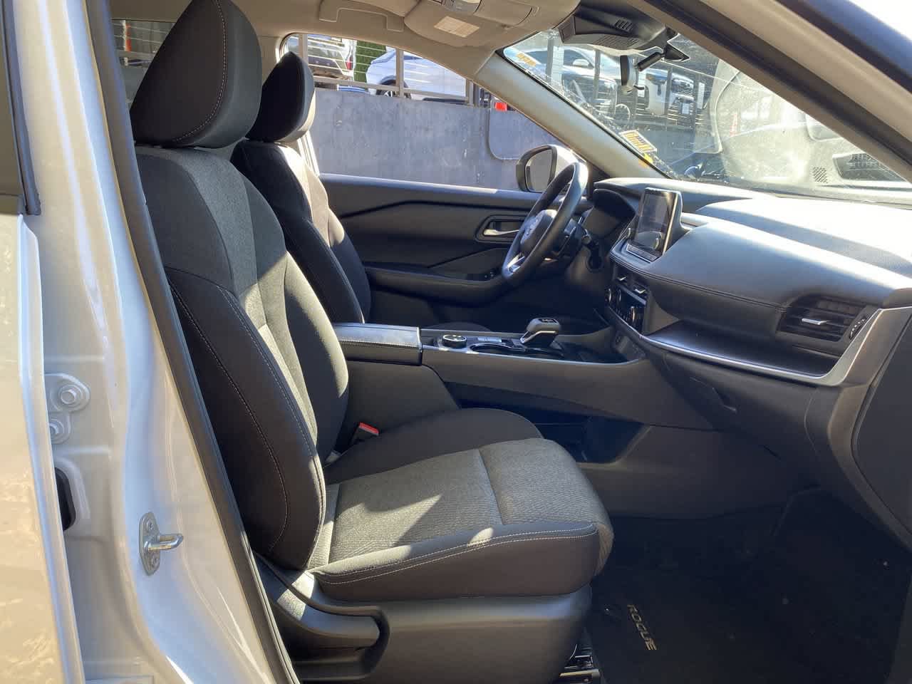 Used 2024 Nissan Rogue SV AWD/4WD image 18