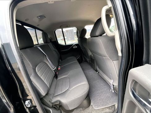 Used 2018 Nissan Frontier PRO-4X image 16