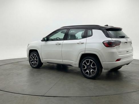 Used 2025 Jeep Compass Trailhawk image 6