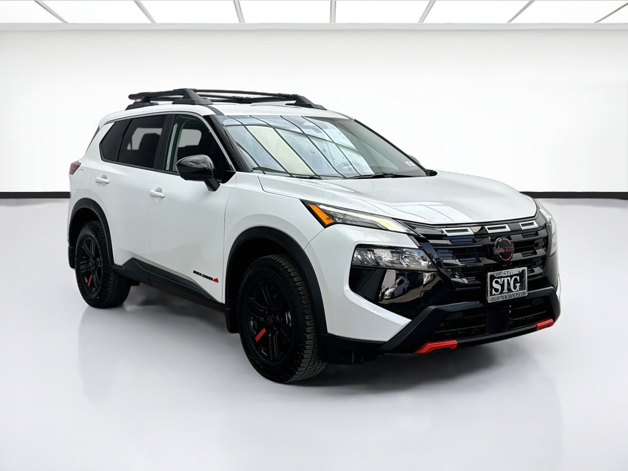 Used 2025 Nissan Rogue SV AWD/4WD image 3