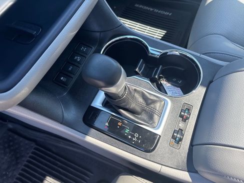 Certified 2018 Toyota Highlander Limited AWD/4WD image 28