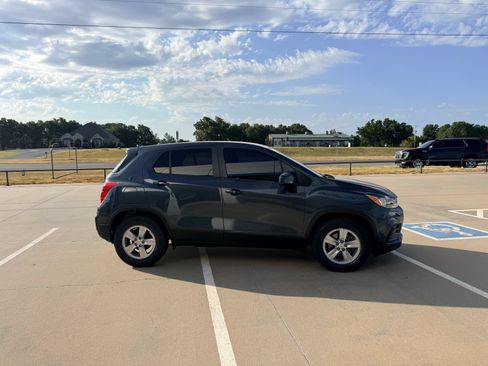 Used 2021 Chevrolet Trax LS w/ Tint and Cruise Package FWD image 5