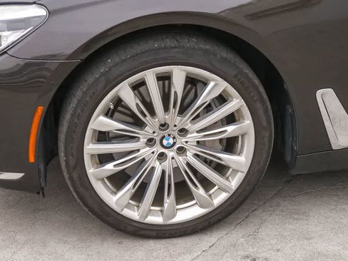 Used 2017 BMW 750i RWD image 5