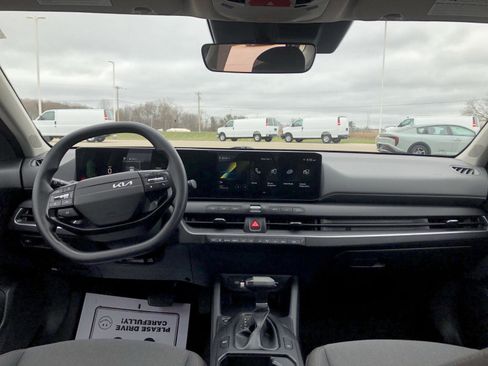 Used 2025 Kia K4 LXS image 15