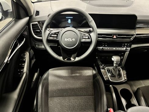 Used 2025 Kia Seltos S FWD image 11