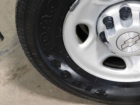 Used 2015 Chevrolet Express 2500 image 95