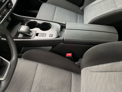 Used 2023 Nissan Rogue SV image 33