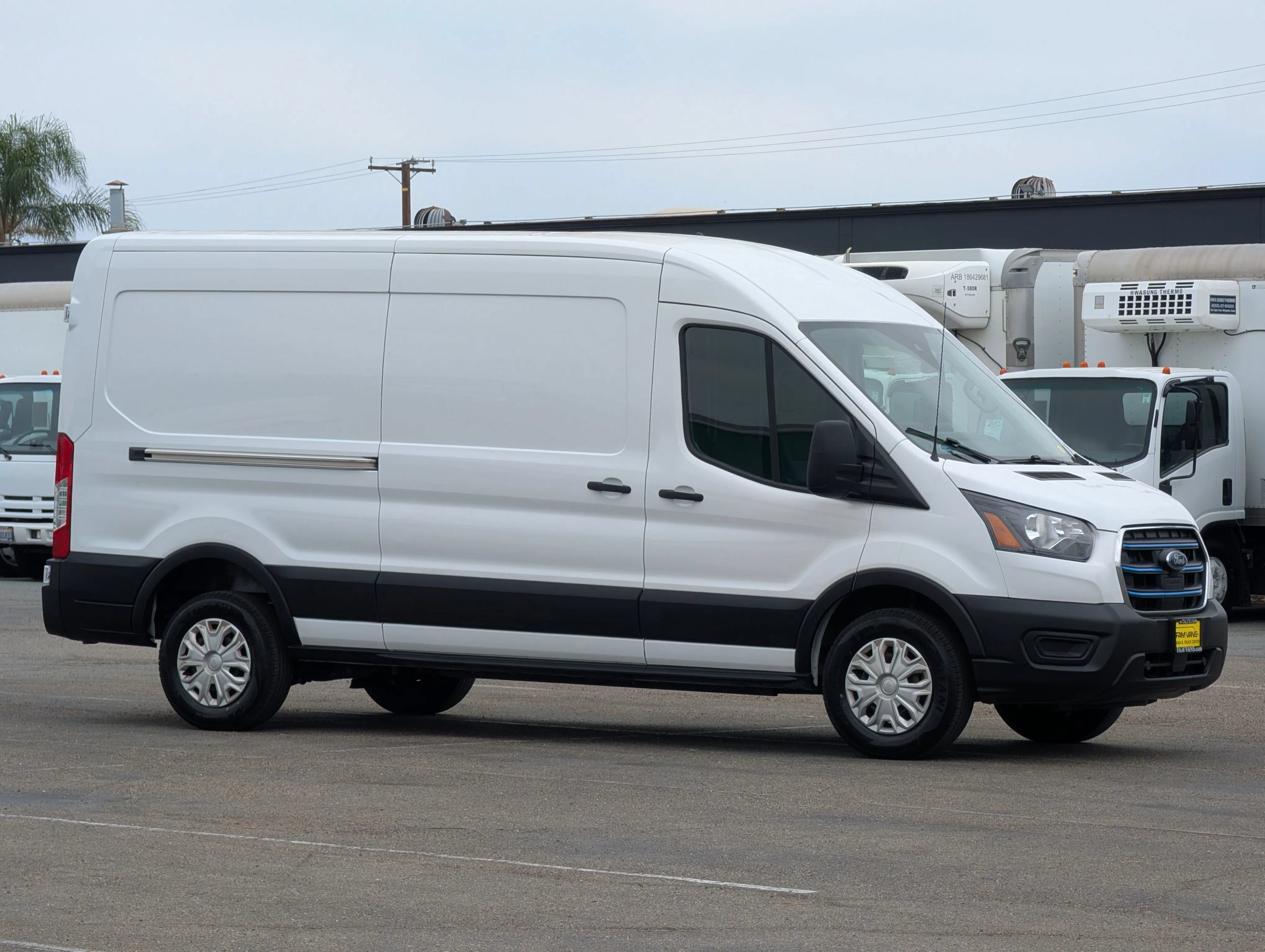 Used 2023 Ford E-Transit Medium Roof RWD image 1