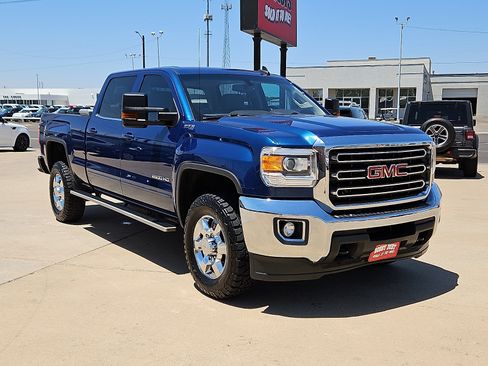 Used 2015 GMC Sierra 2500 SLE w/ SLE Preferred Package AWD/4WD image 4