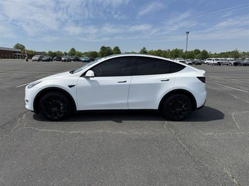 Used 2022 Tesla Model Y Long Range AWD/4WD image 10
