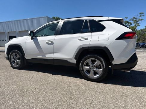Used 2025 Toyota RAV4 LE AWD/4WD image 9