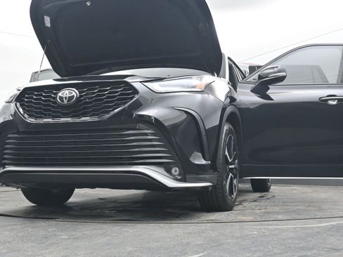 Used 2022 Toyota Highlander XSE image 43