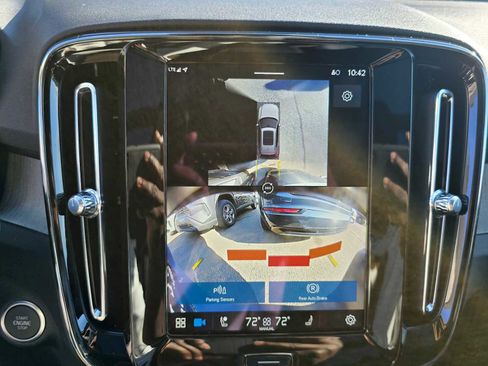 Used 2024 Volvo XC40 B5 Plus w/ Climate Package image 29