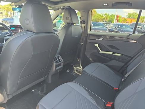 New 2026 Volkswagen Tiguan SE R-Line FWD image 10