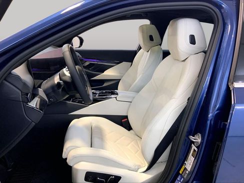 Used 2024 BMW i5 eDrive40i w/ Premium Package RWD image 7