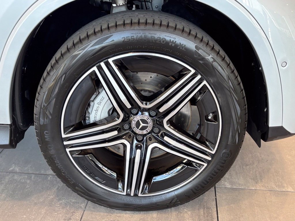Used 2025 Mercedes-Benz GLC 350e 4MATIC image 40