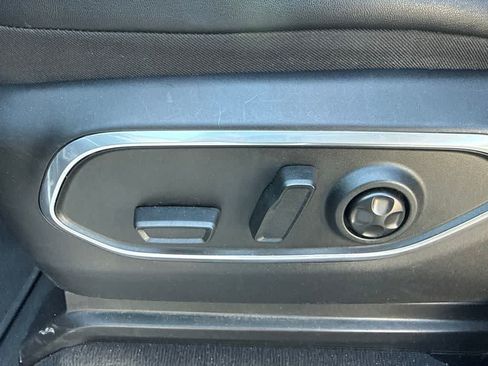 Used 2024 Jeep Wagoneer L Series II w/ Flexible Seating Group AWD/4WD image 15