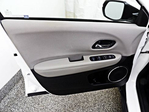 Used 2017 Honda HR-V EX image 7